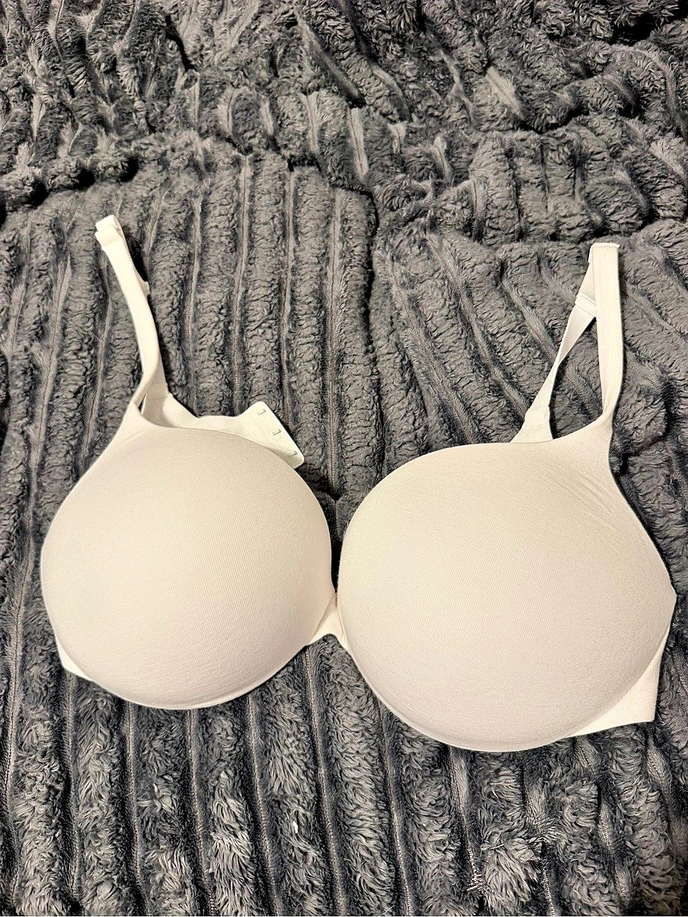 New SKIMS Fits Everybody T-Shirt Bra White 36DD